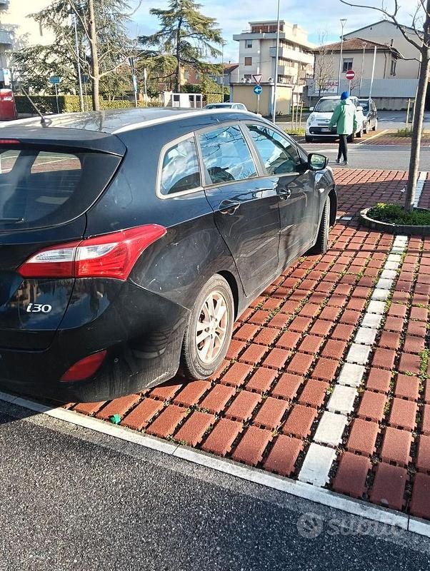 Usata Hyundai i30 120 CV (88 kW) 2015 Nero Station wagon