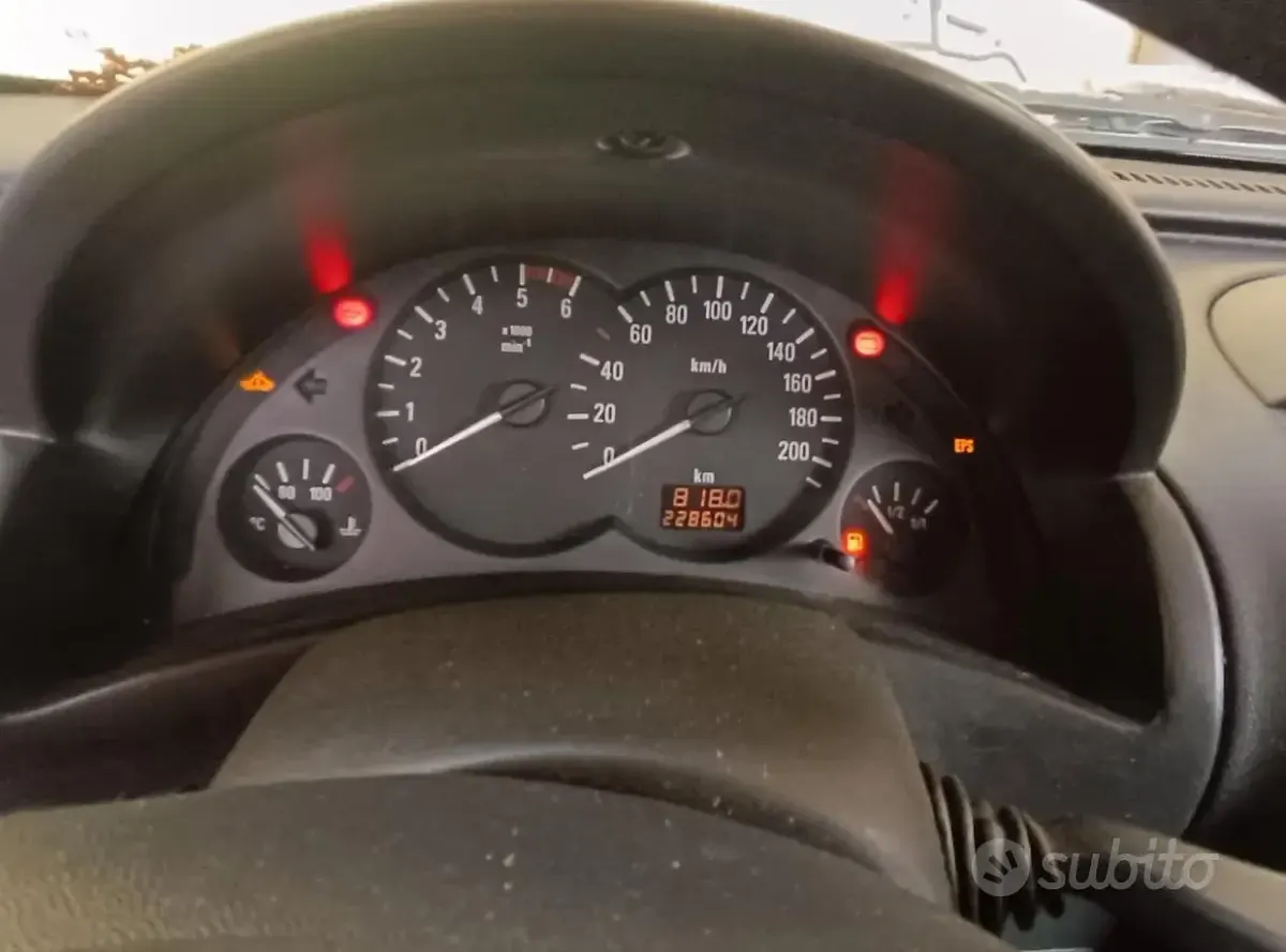 Usata Opel Corsa 65 CV (47 kW) 2002 Bianco Utilitaria