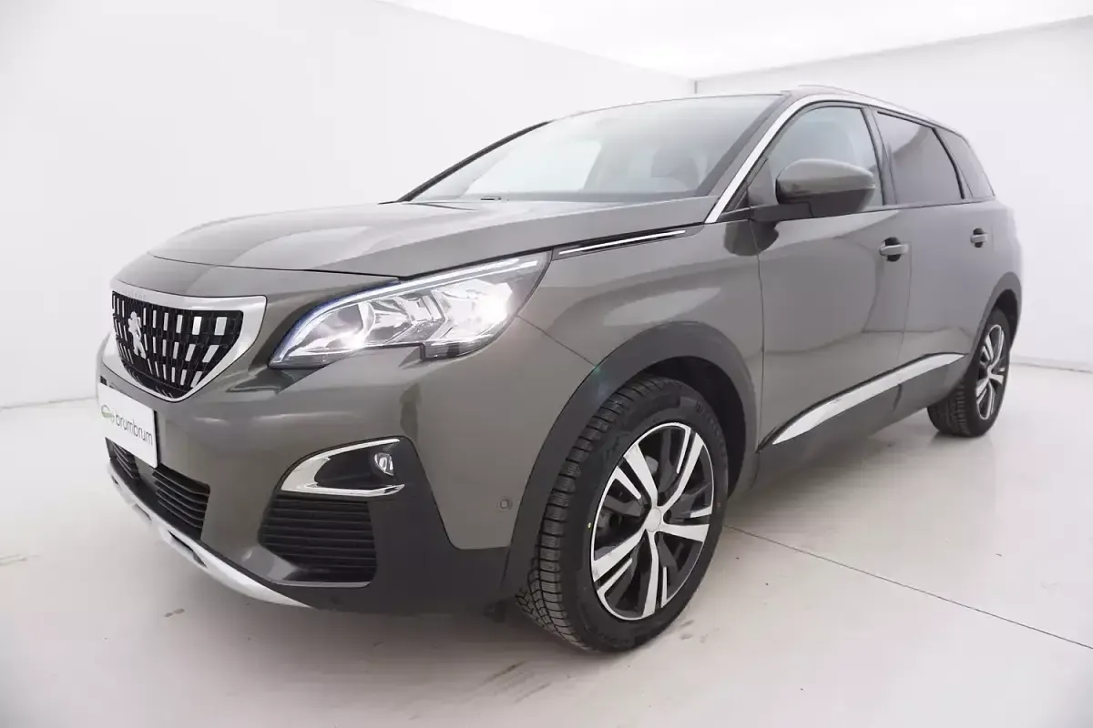 Usata Peugeot 5008 Allure 131 CV (96 kW) 2020 Grigiogrigio SUV