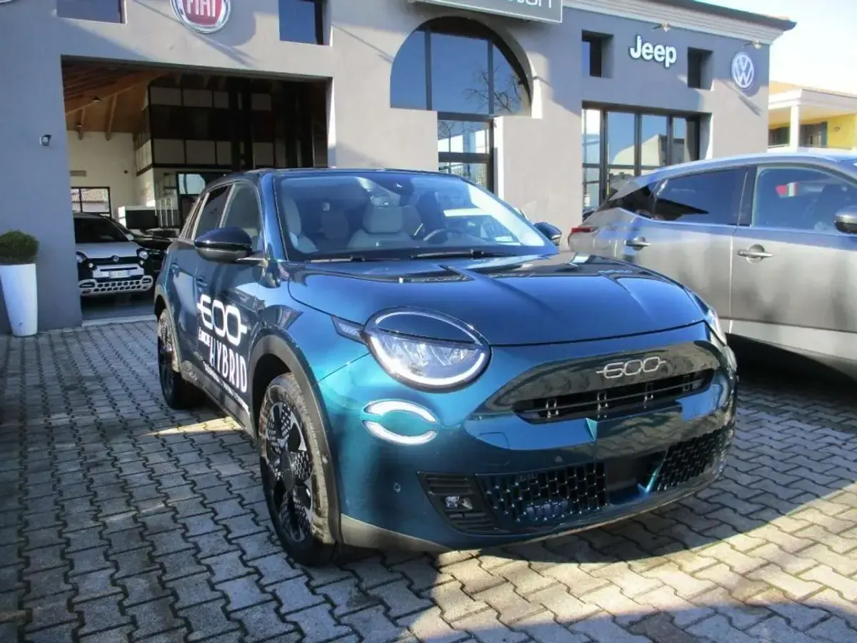 Nuova Fiat 600 La Prima 101 CV (74 kW) 2025 Blu SUV