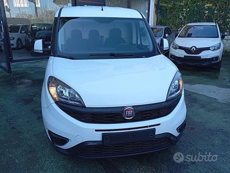 Usata Fiat Doblò Lounge 105 CV (77 kW) 2022 Bianco Monovolume