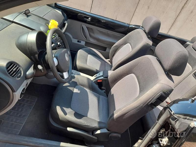 Begagnad VW New Beetle 75 HK (55 kW) 2003 Svart Halvkombi