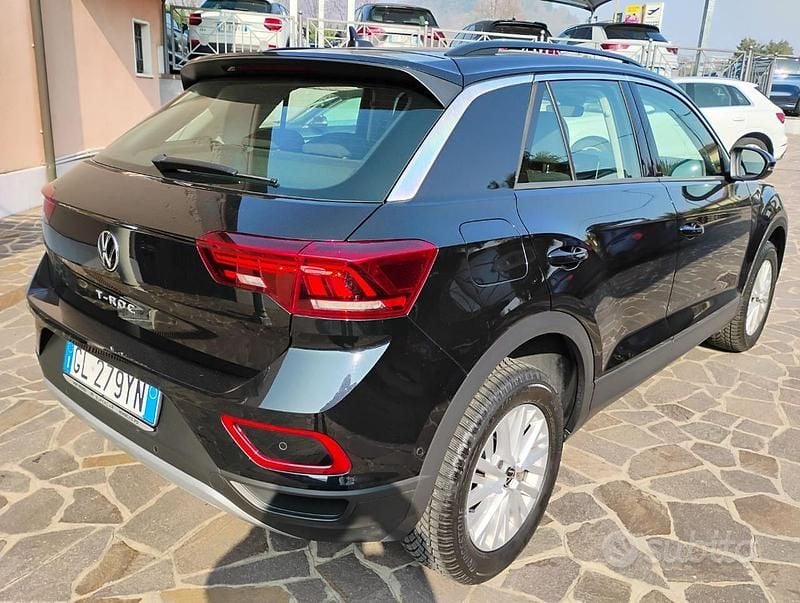 Usata VW T-Roc Life 110 CV (80 kW) 2023 Nero SUV