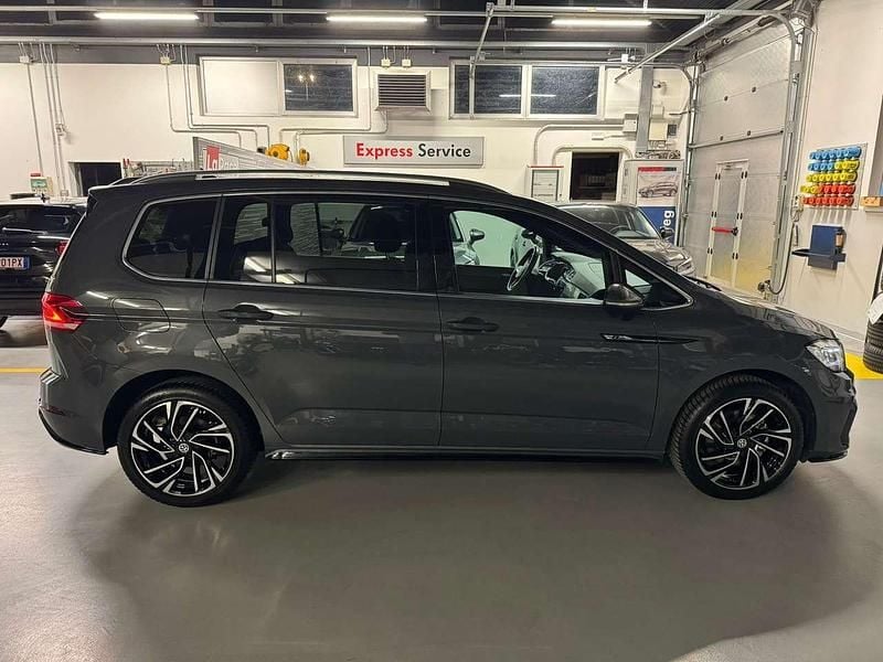 Usata VW Touran R-line 150 CV (110 kW) 2023 Grigio Monovolume