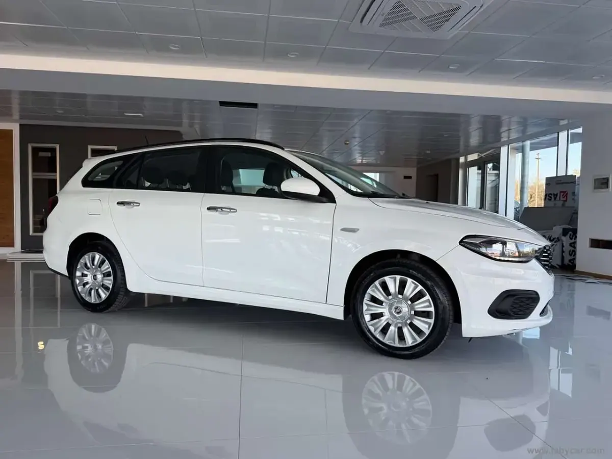 Usata Fiat Tipo Easy 120 CV (88 kW) 2018 Bianco Station wagon