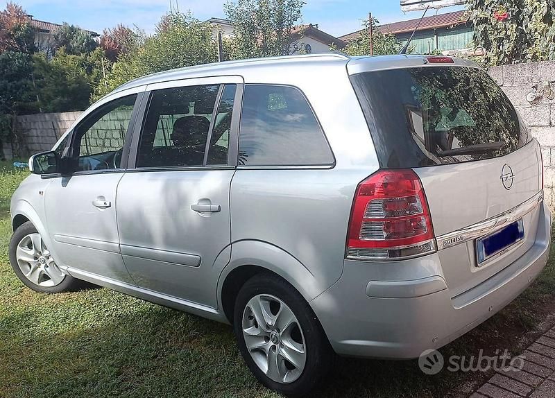 Usata Opel Zafira 110 CV (80 kW) 2011 Monovolume