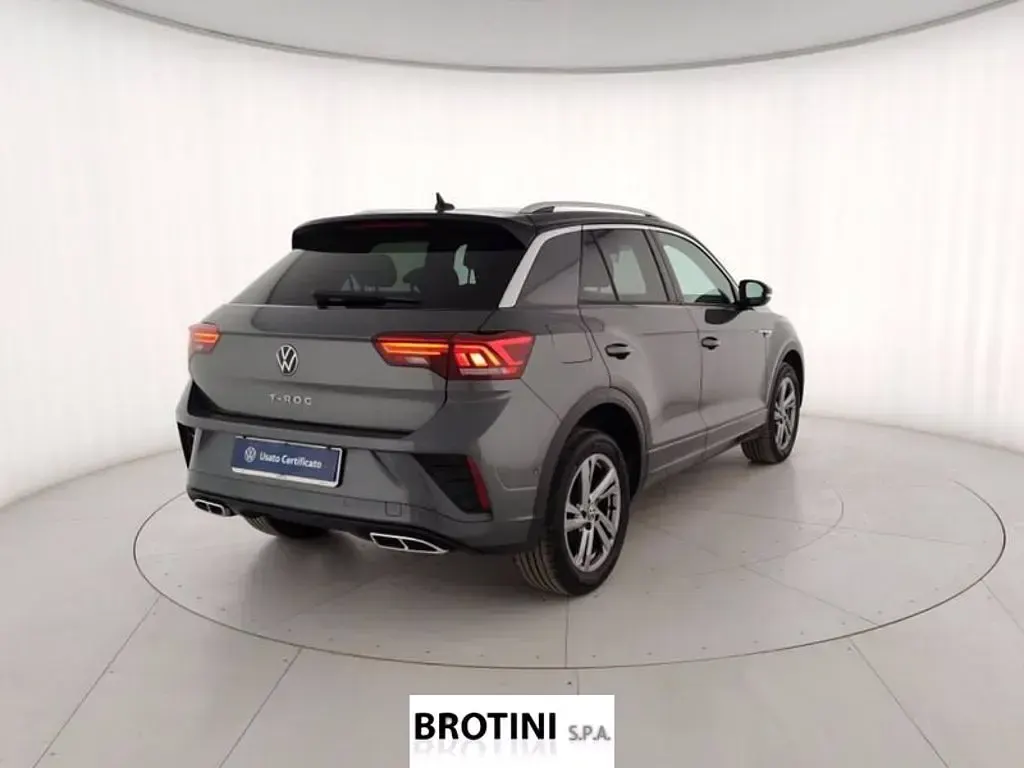 Usata VW T-Roc R-line 116 CV (85 kW) 2024 Grigio metallizzato SUV