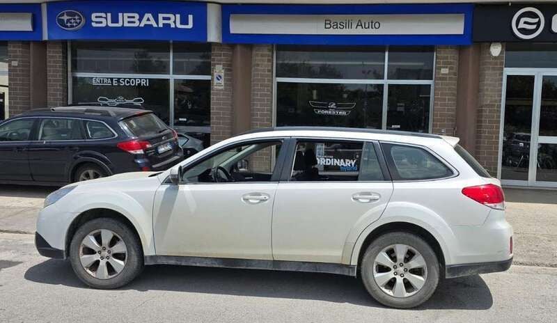 Bianco Usata 2012 Subaru Outback Trend SUV | 3900 € (Buon prezzo) - Immagine 1/4