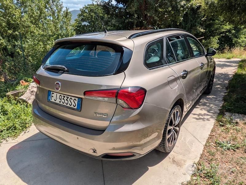 Usata Fiat Tipo Lounge 120 CV (88 kW) 2017 Bronzo Station wagon
