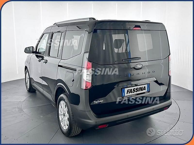 Usata Ford Tourneo Courier Titanium 124 CV (91 kW) 2025 Nero Monovolume