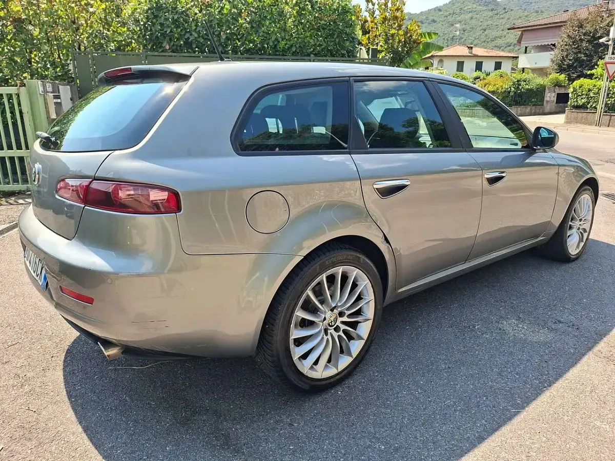Usata Alfa Romeo 159 200 CV (147 kW) 2010 Beige Station wagon