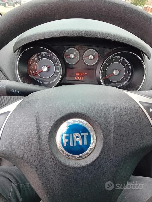 Gebraucht Fiat Punto 95 PS (69 kW) 2012 Grau Kleinwagen