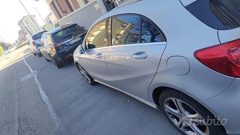 Usata Mercedes A180 122 CV (89 kW) 2013 Grigio Berlina
