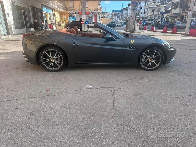 Usata Ferrari California 2009 Grigio Cabrio
