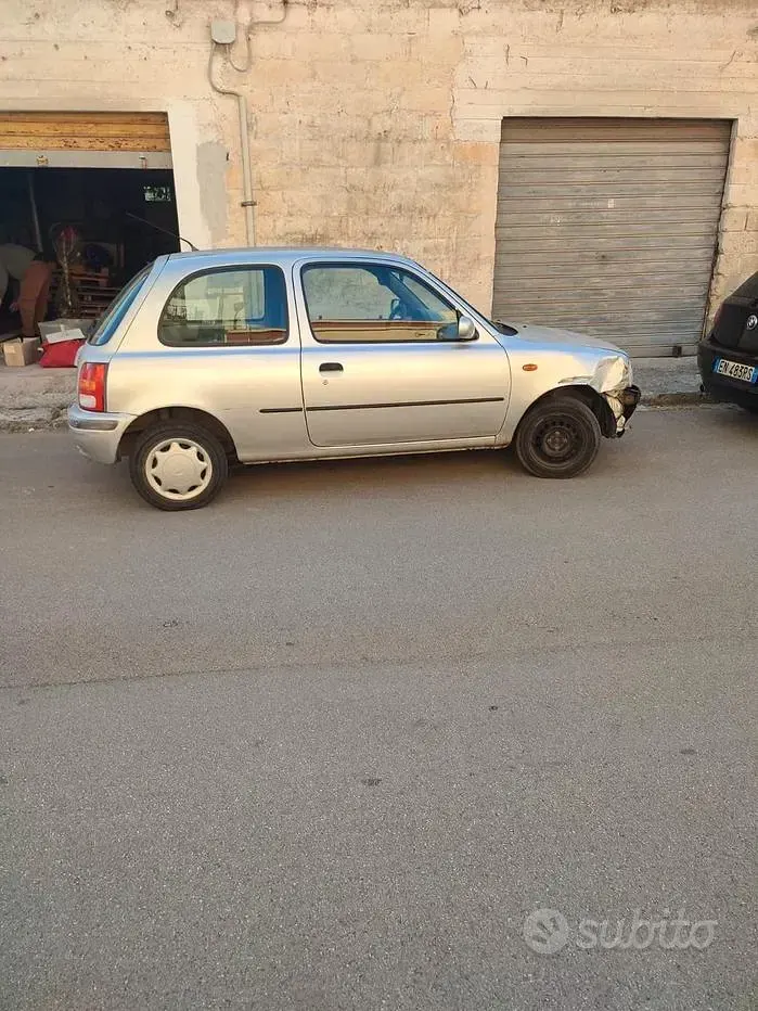 Second-hand Nissan Micra 54 CP (39 kW) 2000 Gri Hatchback