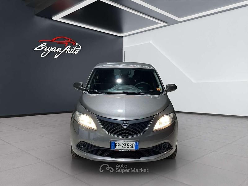 Usata Lancia Ypsilon 69 CV (50 kW) 2018 Grigio Utilitaria