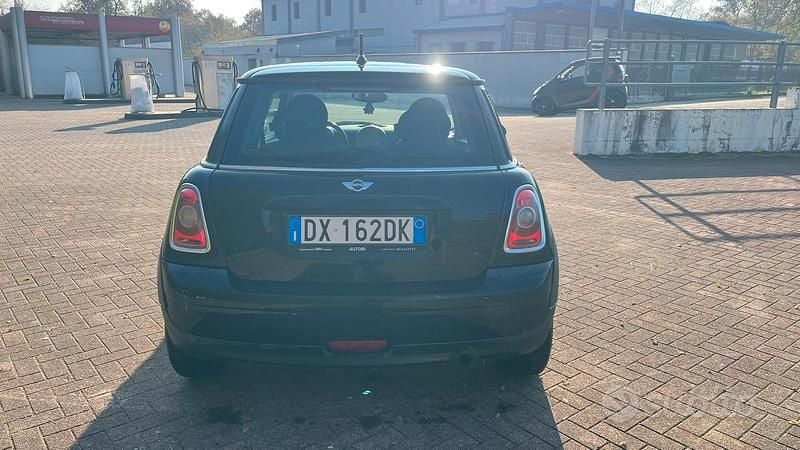 Usata Mini Cooper 75 CV (55 kW) 2009 Nero Utilitaria