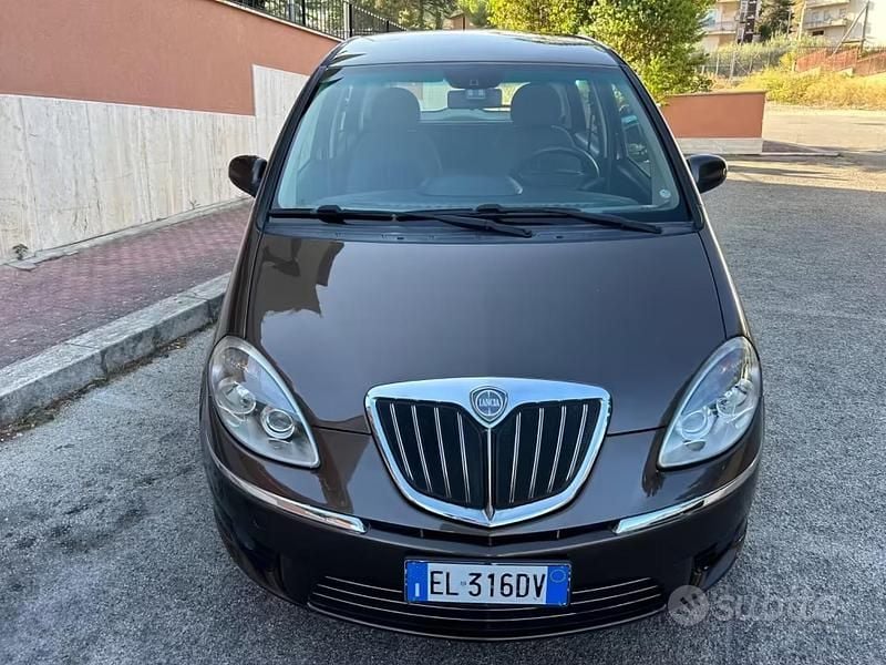 Usata Lancia Musa 95 CV (69 kW) 2011 Grigio Monovolume