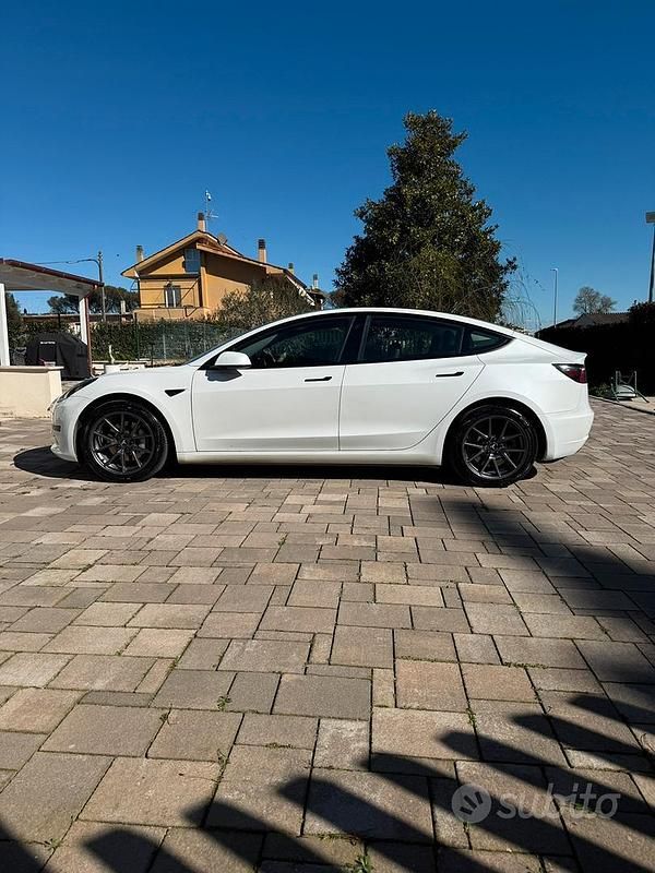 Usata Tesla Model 3 RWD 208 kW (283 CV) 2023 Bianco Berlina