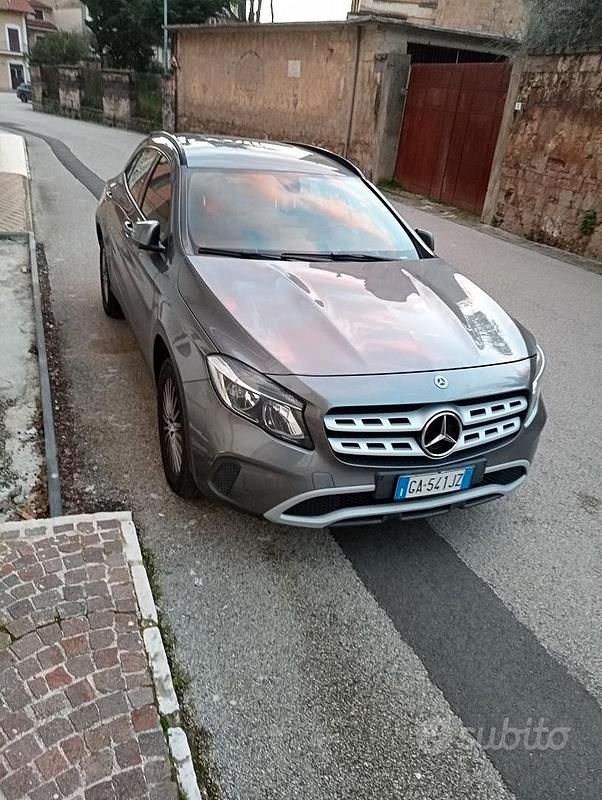 Usata Mercedes GLA180 Executive 109 CV (80 kW) 2017 Marrone SUV