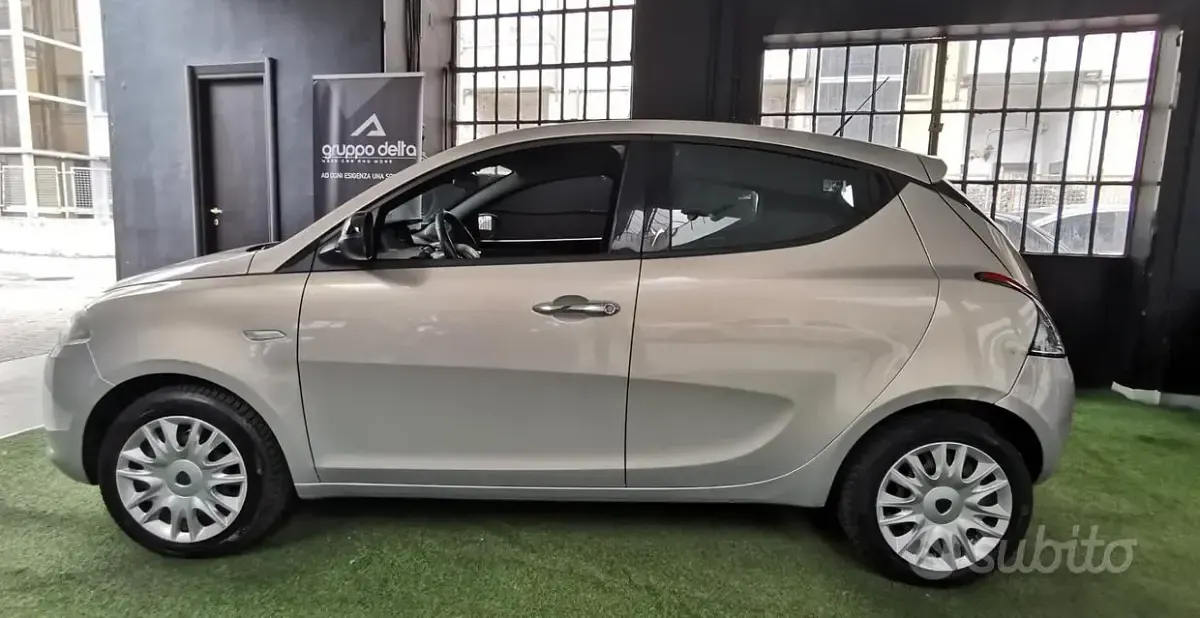 Usata Lancia Ypsilon Silver 69 CV (50 kW) 2012 Grigio Utilitaria