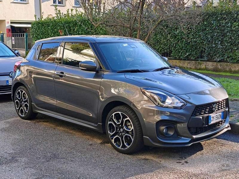 Grigio Usata 2023 Suzuki Swift Sport Tre volumi | 22.000 € (Buon prezzo) - Immagine 1/4