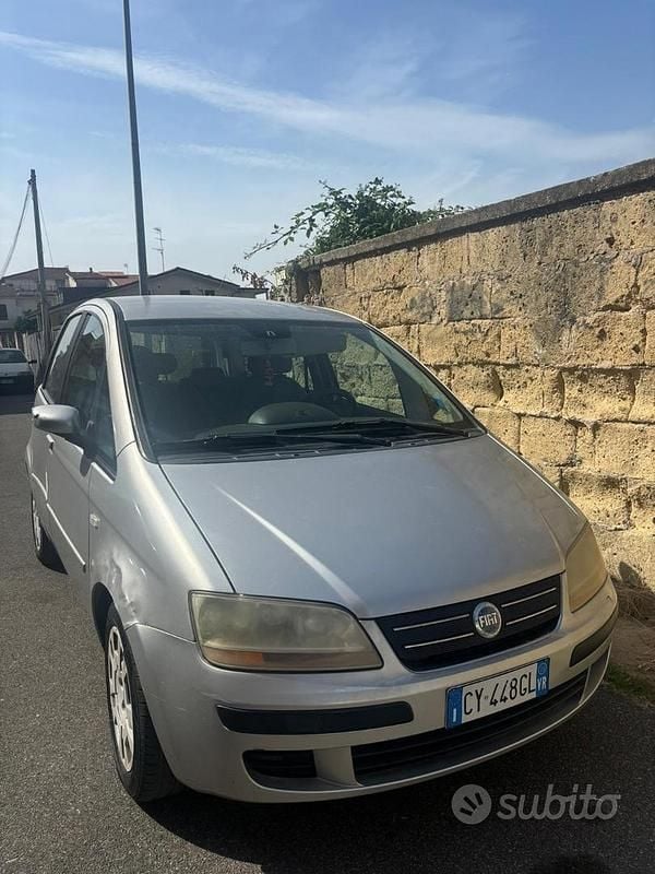 Grigio Usata 2005 Fiat Idea Monovolume | 1500 € - Immagine 1/4