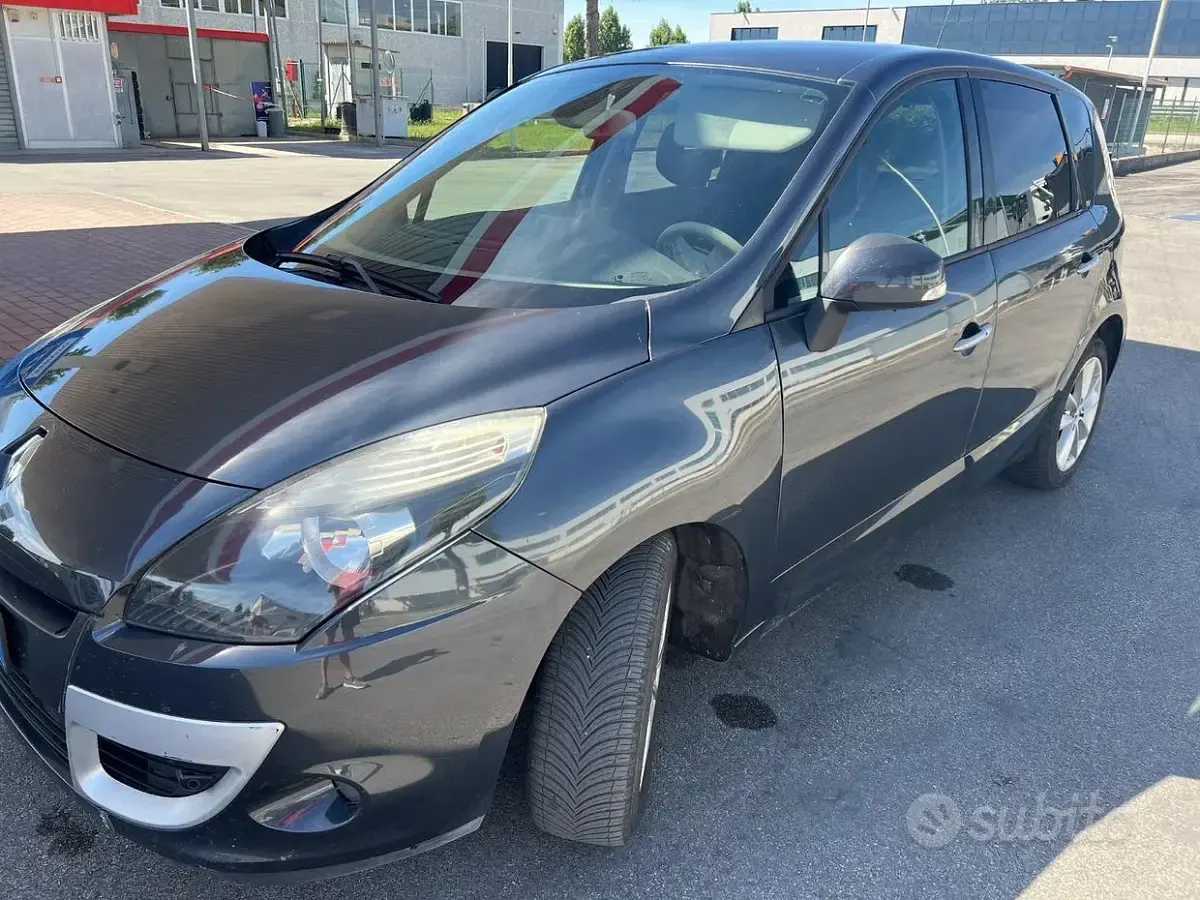 Usata Renault Scénic III 110 CV (80 kW) 2011 Monovolume