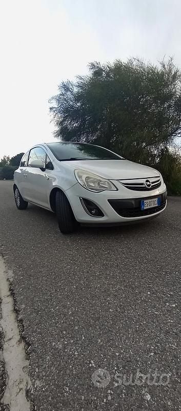 Usata Opel Corsa 75 CV (55 kW) 2013 Bianco Utilitaria