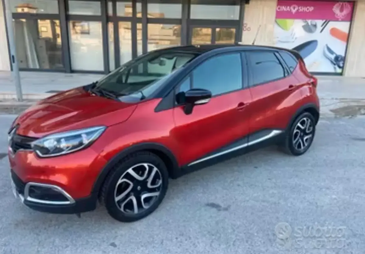 Usata Renault Captur 90 CV (66 kW) 2016 Rosso SUV