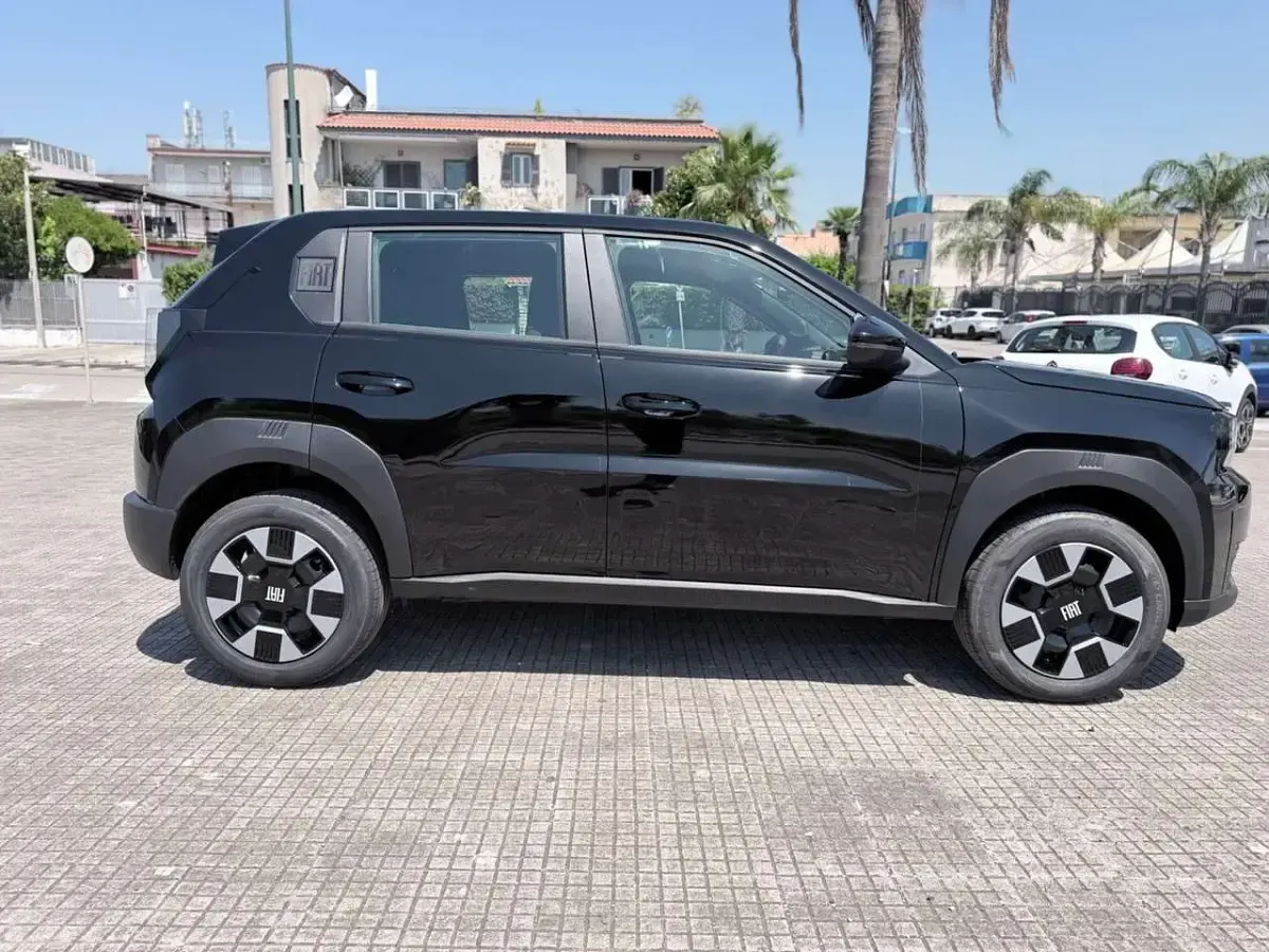 Nuova Fiat Grande Panda Icon 101 CV (74 kW) 2026 Nero Utilitaria
