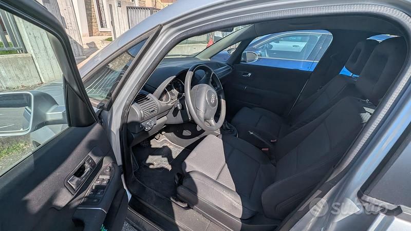 Usata Audi A2 Comfort 75 CV (55 kW) 2003 Argento Utilitaria