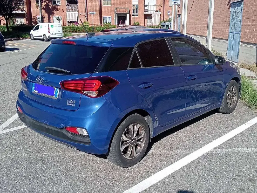 Usata Hyundai i20 73 CV (53 kW) 2020 Blu/azzurro Utilitaria