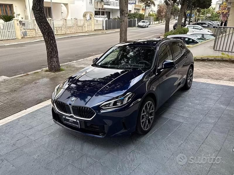 Usata BMW 118 Comfort Edition 150 CV (110 kW) 2025 Blu Utilitaria