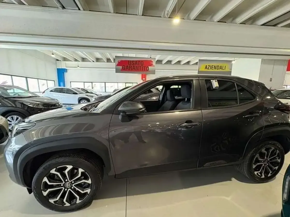 Usata Toyota Yaris Cross Trend 116 CV (85 kW) 2022 Grigio SUV
