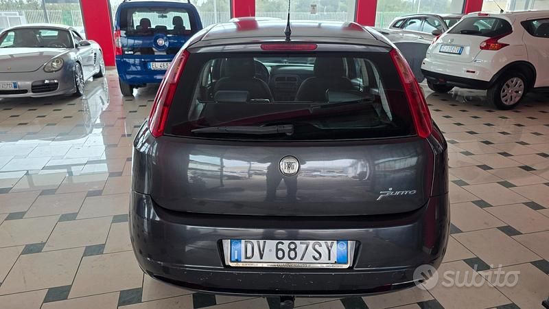 Usata Fiat Grande Punto Emotion 90 CV (66 kW) 2009 Grigio Utilitaria