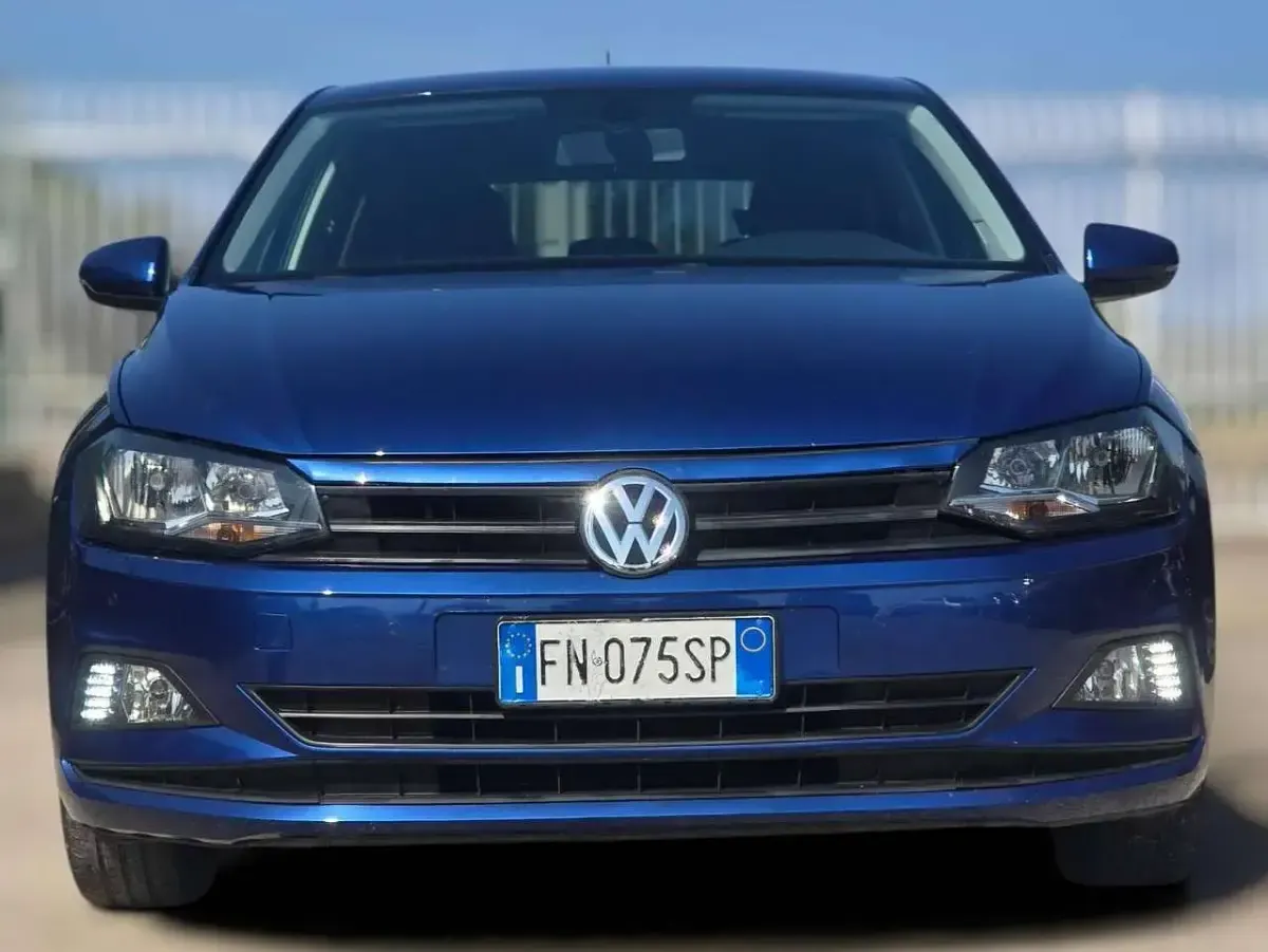 Usata VW Polo Comfortline 95 CV (69 kW) 2018 Blu/azzurro Utilitaria