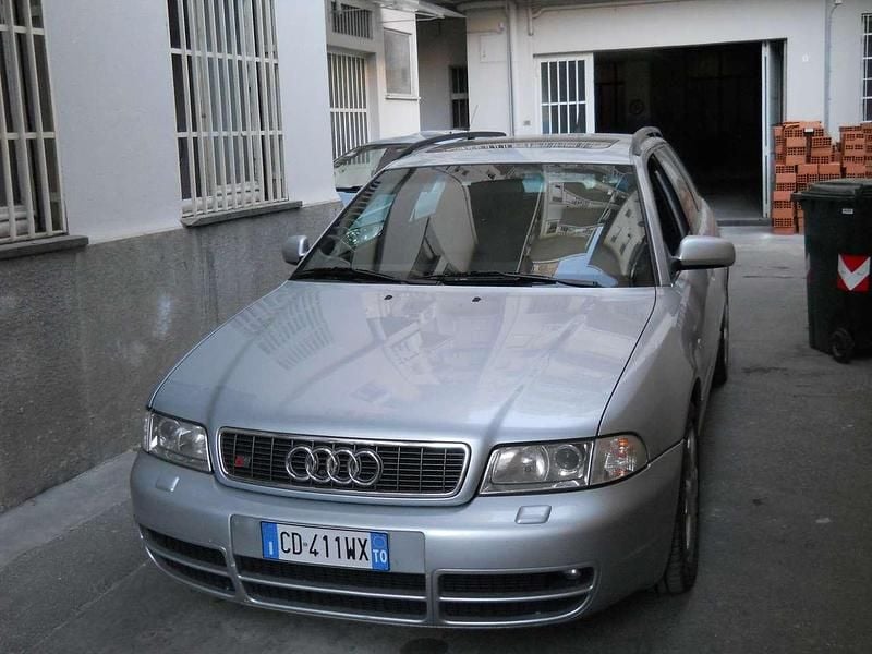 Usata Audi A4 Ambiente 264 CV (194 kW) 1998 Argento Station wagon