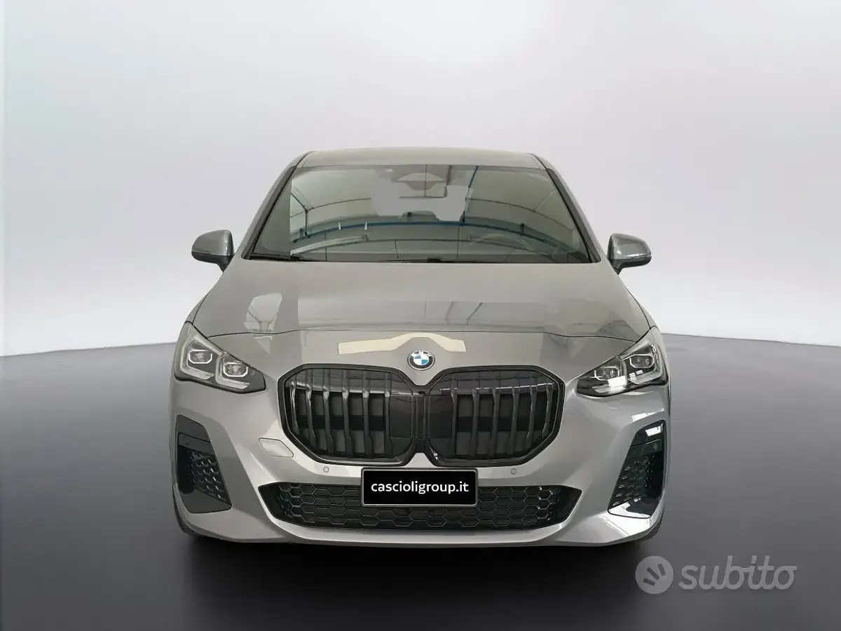 Usata BMW 218 Active Tourer Performance 150 CV (110 kW) 2023 Grigio fumo met. Monovolume