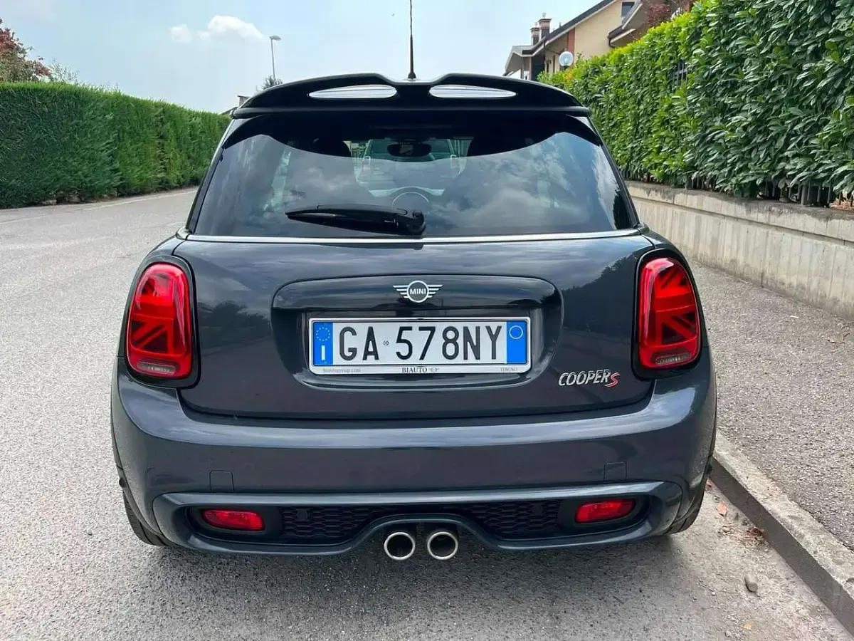 Usata Mini Cooper S 192 CV (141 kW) 2020 Grigio Utilitaria
