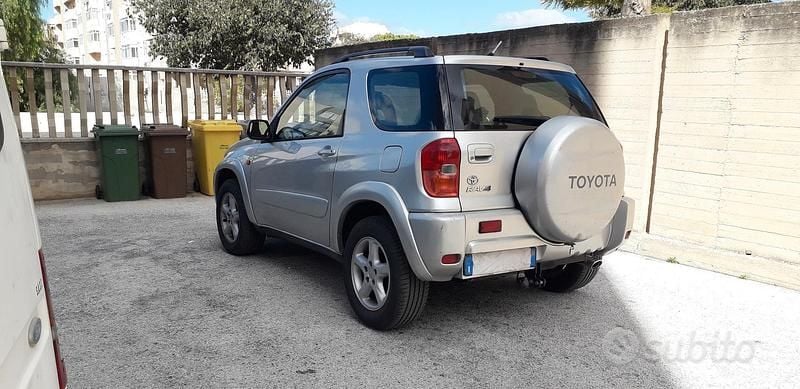 Usata Toyota RAV4 2000 Grigio SUV