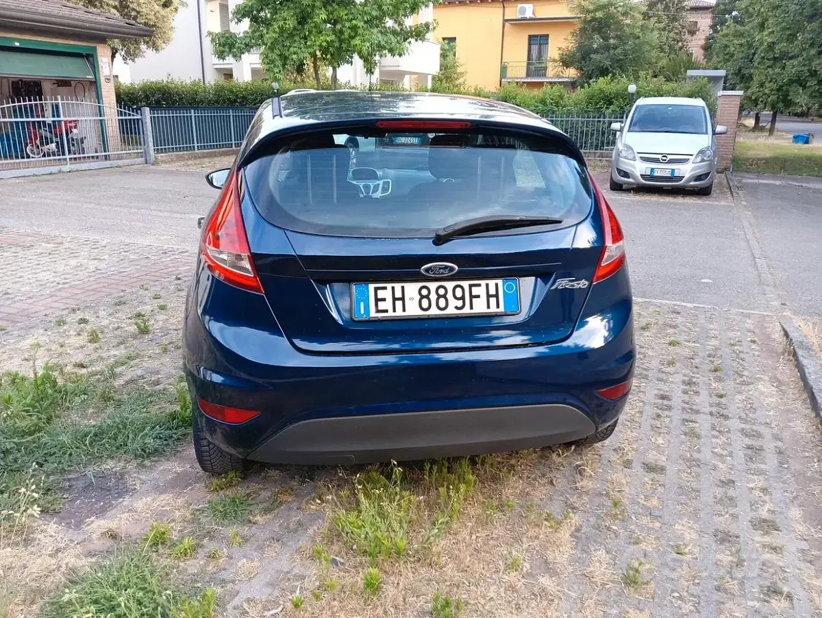 Usata Ford Fiesta 60 CV (44 kW) 2011 Bluazzurro Berlina