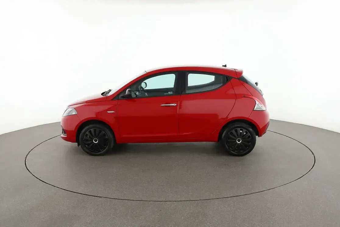 Usata Lancia Ypsilon Silver 70 CV (51 kW) 2022 Rosso Utilitaria