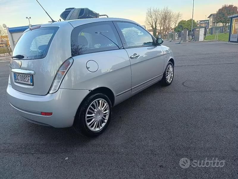 Usata Lancia Ypsilon 60 CV (44 kW) 2007 Grigio Utilitaria