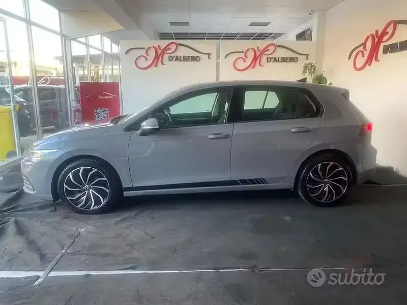Usata VW Golf VIII Life 110 CV (80 kW) 2020 Grigio Berlina