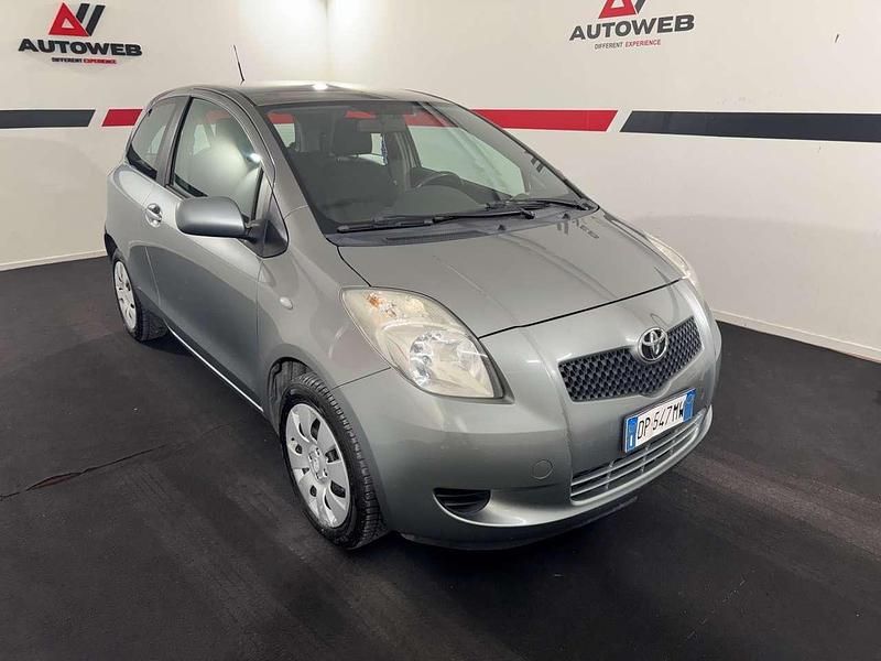 Usata Toyota Yaris 69 CV (50 kW) 2008 Grigio Utilitaria