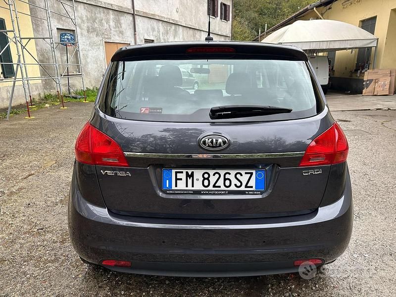 Usata Kia Venga 90 CV (66 kW) 2017 Grigio Utilitaria