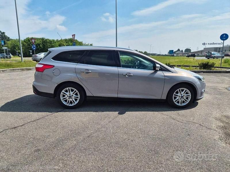 Begagnad Ford Focus Titanium 116 HK (85 kW) 2014 Grå Kombi