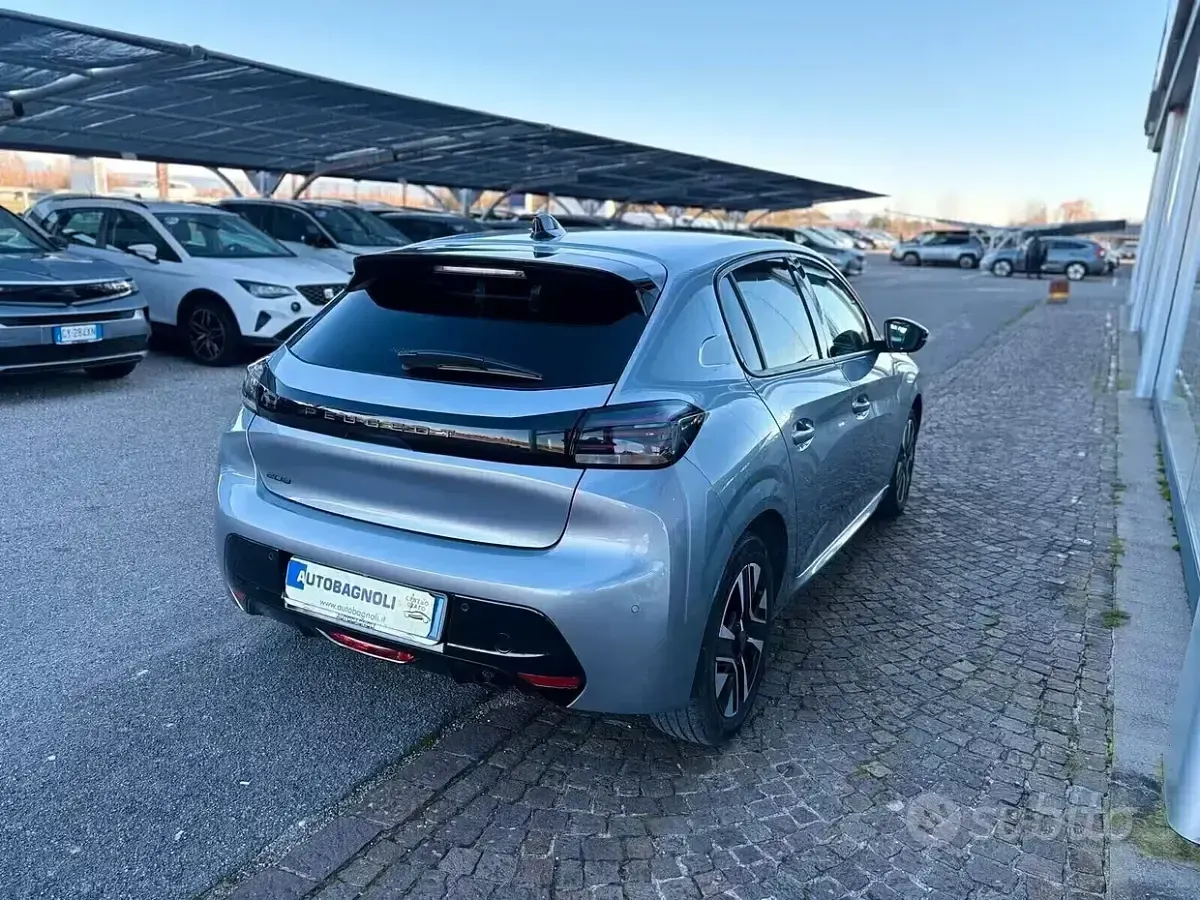 Usata Peugeot 208 Allure 101 CV (74 kW) 2025 Grigio Utilitaria