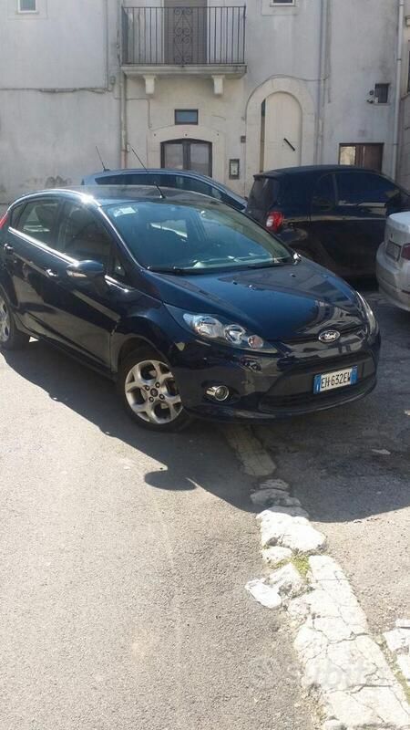 Usata Ford Fiesta 80 CV (58 kW) 2012 Blu/azzurro Utilitaria